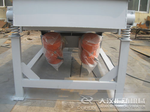 1020直線(xiàn)振動(dòng)篩電機(jī)安裝位置